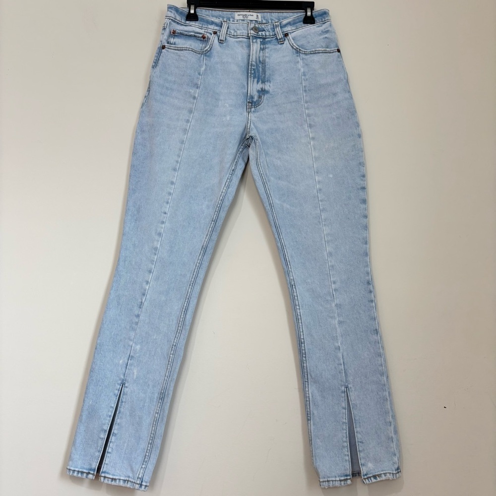 Abercrombie & Fitch High Rise Seamed Split Hem Light wash denim blue Jean 30/10R